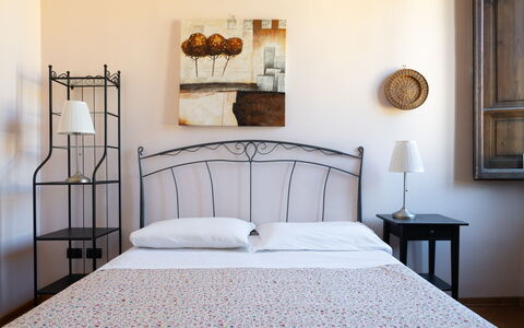 Cuore Di Firenze Apartment: Bed, Furniture, Bedroom, Bedding, Bed Sheet, Interior Design, Linens, Bed Frame, Lighting, Room