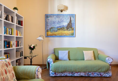 Cuore Di Firenze Apartment: Furniture, Interior Design, Couch, Wall, Flooring, Room, Floor, Wood, Living Room, Yellow
