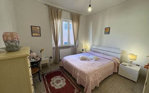 Casa Capolino: Bed, Furniture, Bedroom, Floor, Interior Design, Flooring, Bed Sheet, Wood, Bedding, Room