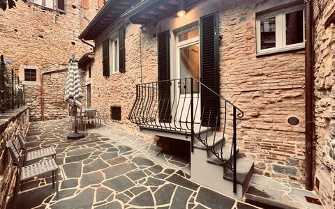 Casa Castelli: Wall, Brick, Composite Material, Brickwork, Door, Stairs, Stone Wall, Cobblestone, Handrail