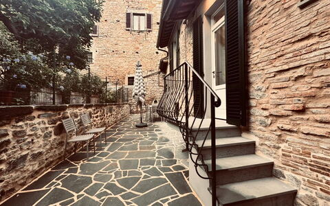 Casa Castelli: Wall, Brick, Composite Material, Brickwork, Stone Wall, Cobblestone, Stairs, Flagstone, Handrail