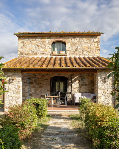 La Casina Honeymoon Cottage, Badia Agnano: Roof, House, Shrub, Land Lot, Cottage, Rural Area, Farmhouse, Estate, Garden