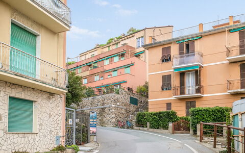 Casa Dolly, Monterosso 5 Terre: Wall, Building, Residential Area, Apartment, Neighbourhood, Town, Architecture, Home, Urban Design, Human Settlement