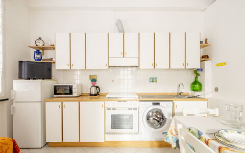 Casa Dolly, Monterosso 5 Terre: Major Appliance, Interior Design, Kitchen Appliance, Flooring, Furniture, Room, Kitchen, Floor, Home Appliance, Ceiling