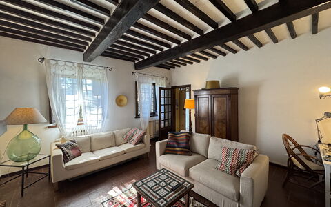 Allo Scoiattolo: Furniture, Interior Design, Couch, Flooring, Wall, Room, Floor, Wood, Ceiling, Living Room