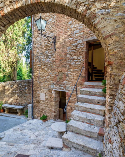 Torre di Serre: Wall, Stone Wall, Brick, Brickwork, Flagstone, Cobblestone, Houseplant, Stairs, Ruins