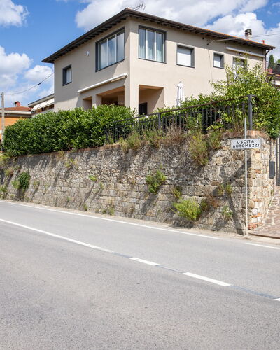 Il Ferrone Apartment with Garden - Greve in Chiant: Building, Window, Residential Area, Road Surface, House, Home, Neighbourhood, Road, Architecture, Asphalt