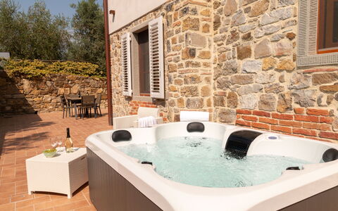 Marina's Lodge: Furniture, Plumbing Fixture, Resort, Swimming Pool, Bathtub, Jacuzzi, Houseplant, Chair, Eco Hotel