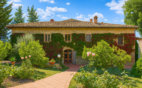 Novellina: Shrub, Garden, House, Farmhouse, Estate, Lawn, Landscaping, Yard, Hacienda