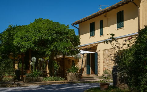 Podere la Botte, Pool, Lari: Shrub, Home, Shade, Cottage, Estate, Hacienda, Garden, Yard, Landscaping, Villa