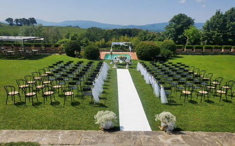 Villa Medicea Lo Sprocco: Landscape, Garden, Lawn, Ceremony, Meadow, Park, Plantation, Botanical Garden, Yard, Landscaping