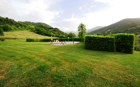 Villa Vindelbono: Green, Mountainous Landforms, Grass, Nature, Natural Landscape, Hill, Grassland, Mountain, Landscape, Highland