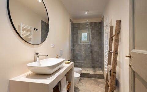 La Morella: Bathroom, Plumbing Fixture, Flooring, Wall, Interior Design, Floor, Mirror, Toilet, Bathroom Sink, Sink