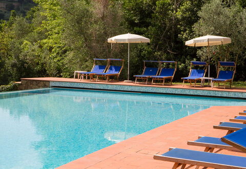 Relais de Ricci: Blue, Swimming Pool, Resort, Furniture, Eco Hotel, Sunlounger, Outdoor Furniture, Shade, Thermae, Hotel