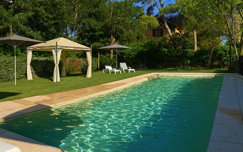 Appartamento Lavanda Seaside and Pool: Swimming Pool, Resort, Shade, Backyard, Garden, Eco Hotel, Leisure, Landscaping, Hacienda, Water Feature