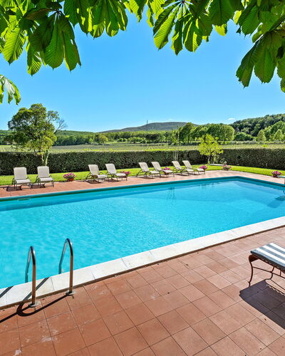 Medieval Castle Living: Vineyards, Swimming Pool &: Swimming Pool, Resort, Eco Hotel, Garden, Hacienda, Shade, Villa, Farmhouse, Water Feature, Landscaping