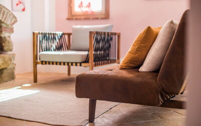 Chalet Cigno: Furniture, Interior Design, Wood, Couch, Flooring, Textile, Floor, Cushion, Living Room, Throw Pillow