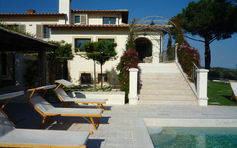 Castelprile: Swimming Pool, Residential Area, House, Resort, Home, Estate, Shade, Outdoor Furniture, Balcony, Flowerpot