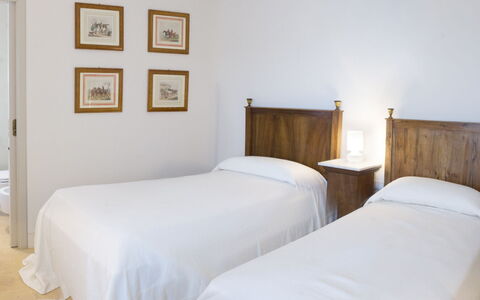 Castelprile: Bed, Furniture, Bedroom, Interior Design, Bedding, Flooring, Bed Sheet, Wood, Floor, Room