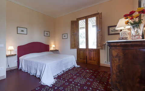 Martini: Interior Design, Furniture, Wall, Flooring, Bed, Floor, Room, Bedroom, Ceiling, Bed Sheet