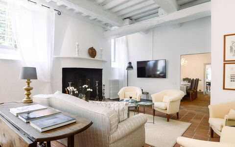 Fattoria: Furniture, Interior Design, Wall, Couch, Flooring, Living Room, Ceiling, Wood, Floor, Room