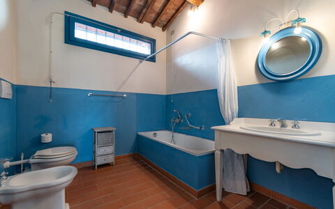 Agriturismo le Due Querce: Flooring, Plumbing Fixture, Interior Design, Floor, Ceiling, Bathroom Sink, Bathroom, Tap, Sink, Lighting