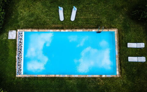 Podere i Prati: Blue, Swimming Pool, Water, Composite Material, Leisure, Water Feature, Resort, Reflection, Backyard