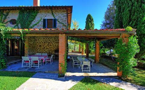 Villa Ulivacci: Roof, Home, Garden, Cottage, Farmhouse, Backyard, Estate, Hacienda, Lawn, Yard