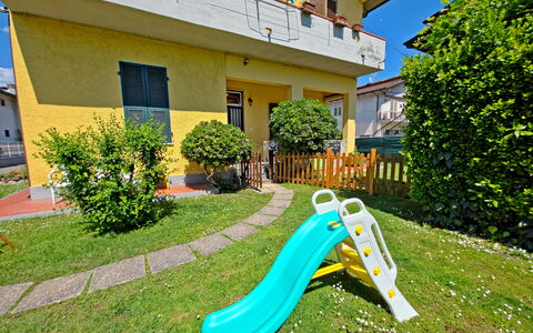 Casa Serena: Lawn, Garden, Shade, Yard, Backyard, Playground Slide, Landscaping, Outdoor Play Equipment, Artificial Turf