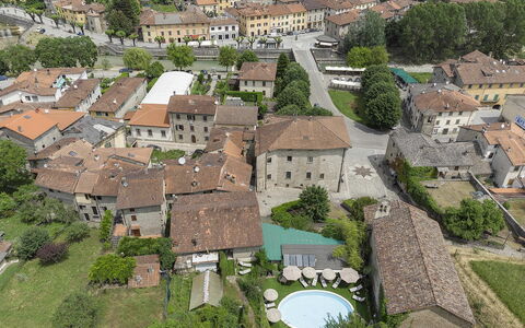 Villa Senio: Building, Wall, House, Residential Area, Roof, Neighbourhood, Facade, Town, Architecture, Home