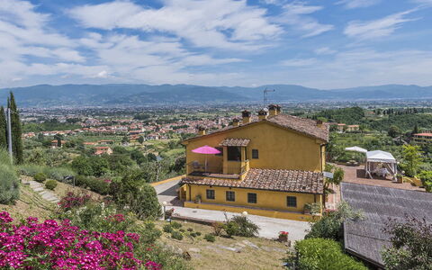 Villa delle Rose: Landscape, Rural Area, Village, Cottage, Hill Station, Mountain Village, Farmhouse, Villa