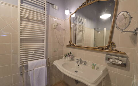 Villa Michelangelo: Interior Design, Flooring, Room, Floor, Furniture, Plumbing Fixture, Ceiling, Tap, Plumbing, Bathroom