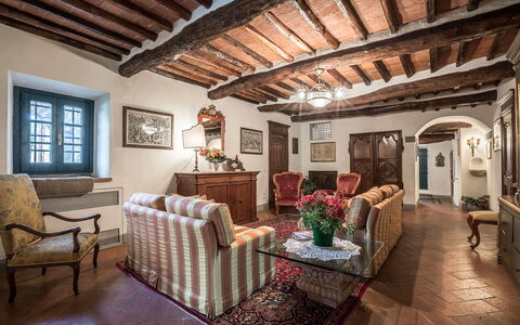 Villa del Colle: Wall, Furniture, Home, Chair, Door, Houseplant, Flowerpot, Living Room, Villa, Coffee Table