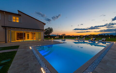 Villa Monsummano: Blue, Swimming Pool, Resort, Composite Material, Water Feature, Estate, Eco Hotel, Reflection, Villa, Dusk