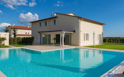 Villa Monsummano: Swimming Pool, Resort, Residential Area, Home, Composite Material, Eco Hotel, Estate, Thermae, Shade, Villa