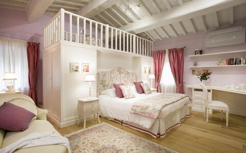 Villa Chianti: Furniture, Bed, Interior Design, Bedding, Bedroom, Bed Sheet, Room, Linens, Floor, Wood