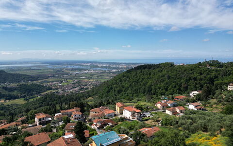 Appartamento Botrici: Daytime, Residential Area, Horizon, Landscape, Highland, Hill, Rural Area, Roof, Suburb, Hill Station