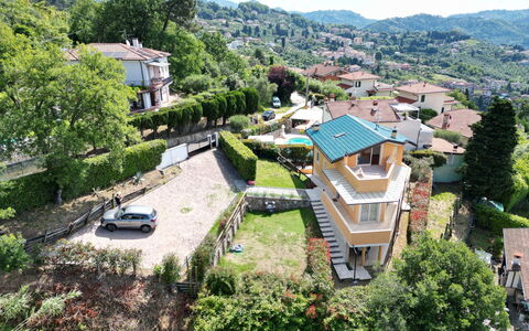 Appartamento Botrici: House, Roof, Residential Area, Hill Station, Balcony, Suburb, Village, Eco Hotel, Mountain Village, Villa