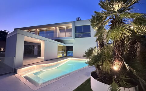 Villa Bilor Luxe: Architecture, Composite Material, Swimming Pool, Villa, Estate, Mansion, Hotel, Eco Hotel, Shade, Design