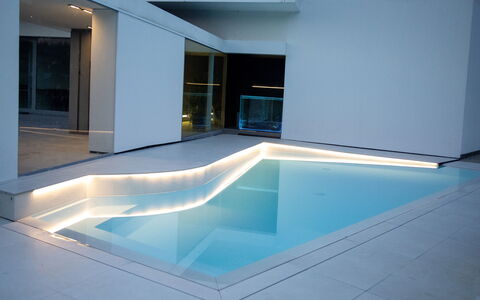 Villa Bilor Luxe: Composite Material, Design, Swimming Pool, Shadow