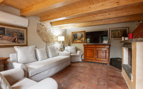 Il Casale di San Jacopo con Piscina Privata: Furniture, Wall, Flooring, Interior Design, Wood, Couch, Floor, Room, Ceiling, Living Room