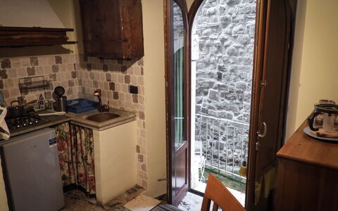 Agriturismo Arcera: Wall, Door, Wood Stain, Countertop, Kitchen, Hardwood, Kitchen Appliance, Chair, Kitchen Stove, Major Appliance