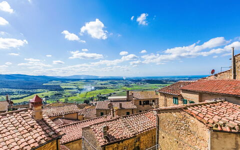 Il Sogno Toscano: Horizon, Landscape, Residential Area, Rural Area, Roof, Village, Human Settlement, Suburb, Morning, Slope