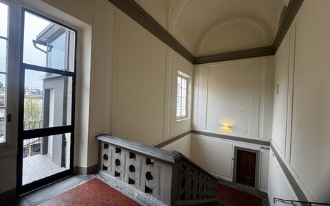 Maison D'Alice: Wood, Ceiling, Interior Design, Flooring, Floor, Composite Material, Molding, Wood Stain, Glass, Daylighting