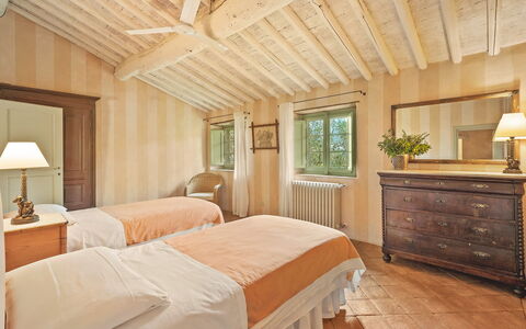 La Sorgente: Bed, Furniture, Bedding, Bedroom, Interior Design, Bed Sheet, Wood, Floor, Ceiling, Linens