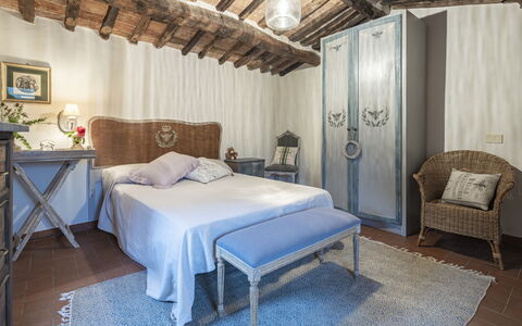 La Casa del Grillo Parlante: Furniture, Bed, Bedroom, Bed Sheet, Bedding, Linens, Flooring, Home, Bed Frame, Interior Design