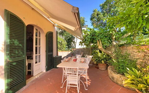 Lucia e Francesco: Home, Door, Furniture, Balcony, Chair, Houseplant, Shade, Outdoor Furniture, Porch, Hacienda