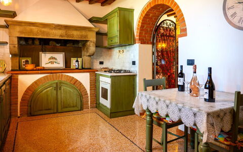 Villa la Guardiola: Interior Design, Wall, Furniture, Flooring, Ceiling, Lighting, Floor, Room, Kitchen, Wood Stain