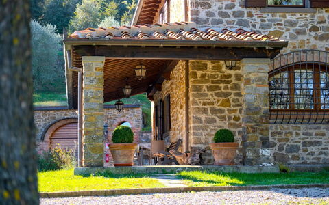 Villa la Guardiola: House, Roof, Cottage, Home, Door, Garden, Estate, Farmhouse, Brick, Lawn