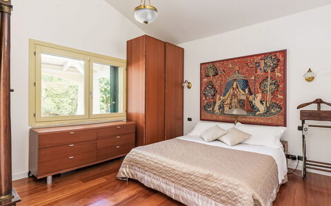 La Sorgente: Furniture, Interior Design, Bed, Bedroom, Flooring, Floor, Wall, Wood, Ceiling, Bed Sheet